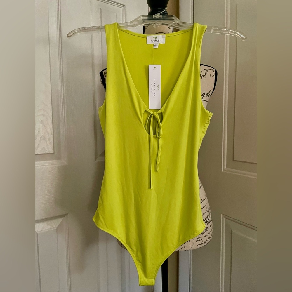 Live in the moment Tie-Front V-Neck Bodysuit